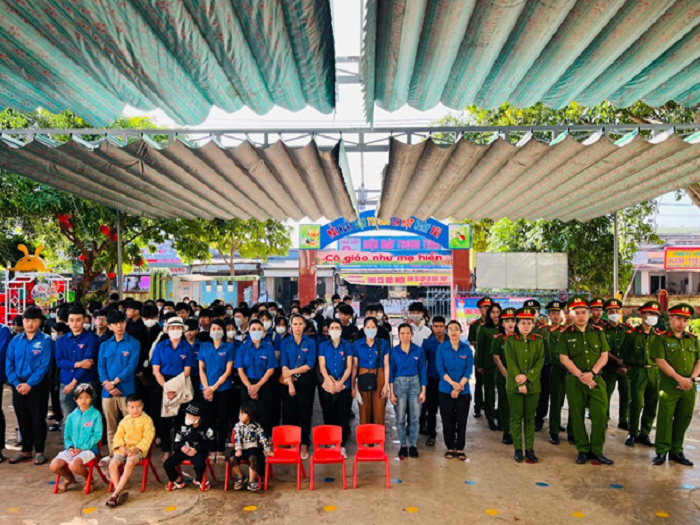 Đoàn viên, thanh niên Công an huyện Ea H'Leo phối hợp tổ chức Lễ ra quân hưởng ứng “Tháng thanh niên” năm 2023